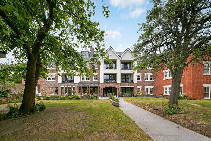 2 Bedroom Apartment For Sale In Mulberry Court, Hampton Wick, KT1