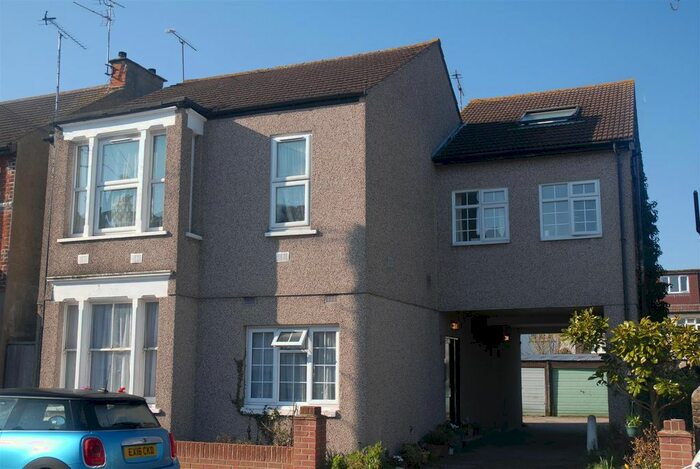 1 Bedroom Flat To Rent In Cliffsea Grove, Leigh-On-Sea, SS9