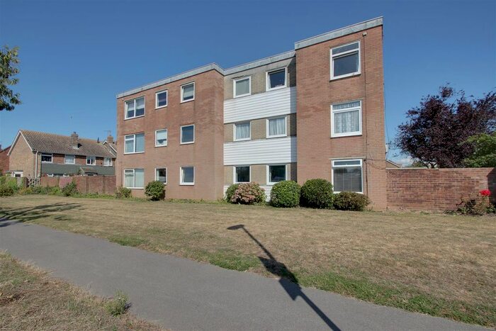 2 Bedroom Flat To Rent In Bellview Court, Barton Close, Worthing, BN13