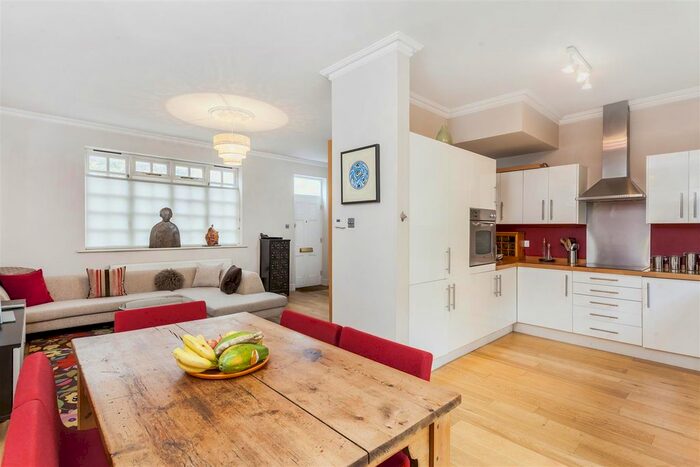 2 Bedroom Property To Rent In Grove Mews, Hammersmith, London, W6