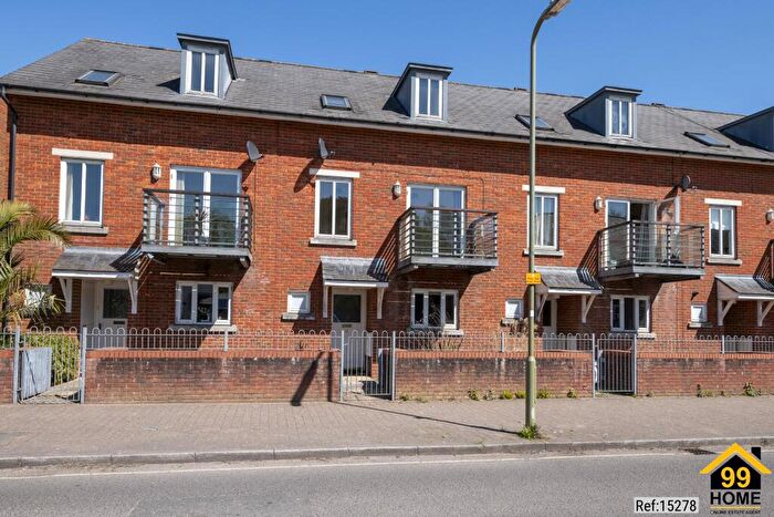 4 Bedroom Terraced House To Rent In Shore Road, Hythe, Hampshire, SO45