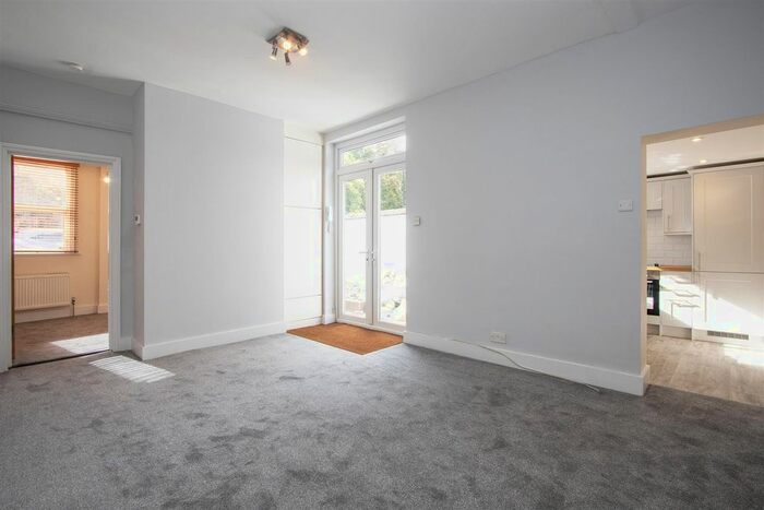 2 Bedroom Flat To Rent In Kingswood Road, London, SW2