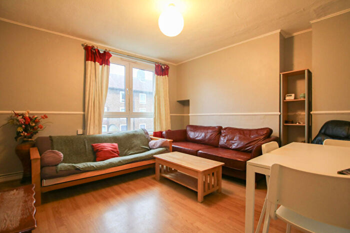 4 Bedroom Flat To Rent In Jesson House, Orb Street, London, SE17