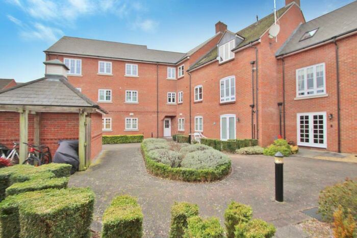 2 Bedroom Apartment To Rent In Quakers Court, Abingdon, OX14
