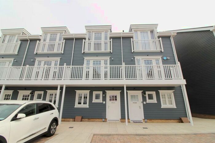 3 Bedroom Town House To Rent In Maine Street, Reading, RG2