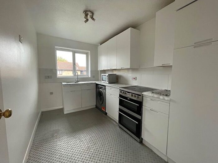 1 Bedroom Flat To Rent In Firs Close, Mitcham, CR4