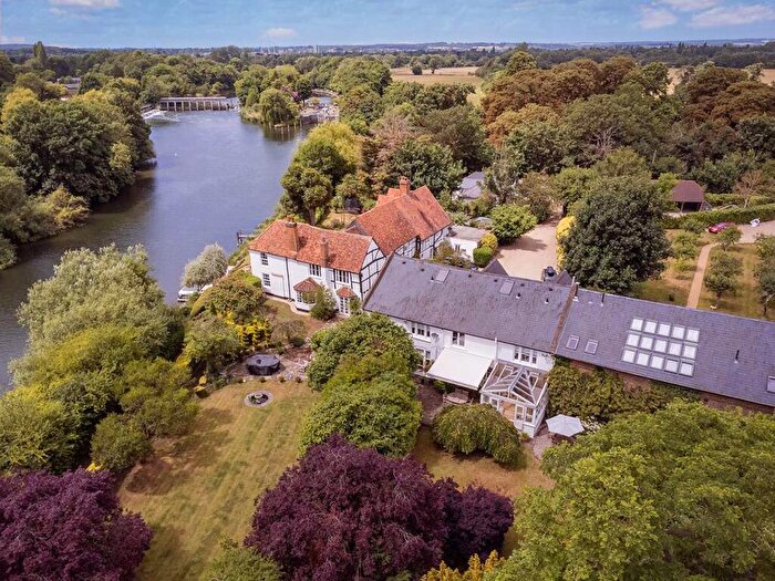 5 Bedroom Semi Detached House For Sale In Amerden Lane, Taplow, SL6