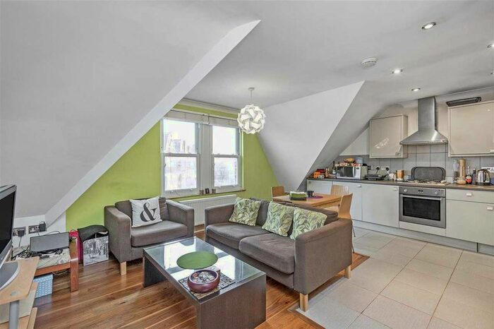 2 Bedroom Flat To Rent In Mitcham Lane, London, SW16