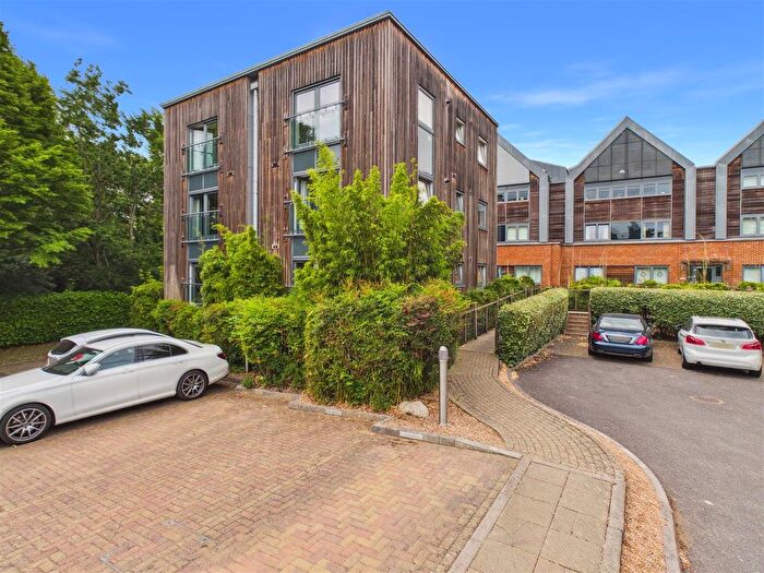 1 Bedroom Flat To Rent In Jessamy Road, Weybridge, KT13
