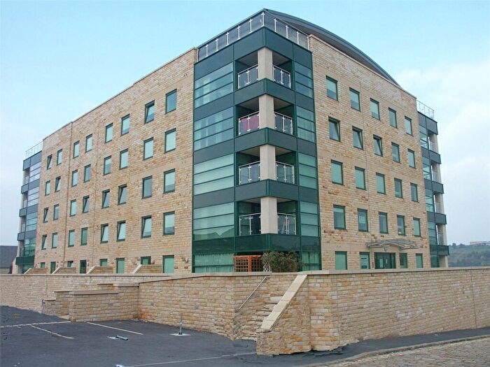 2 Bedroom Apartment To Rent In Stonegate House, Stone Street, Bradford, West Yorkshire, BD1