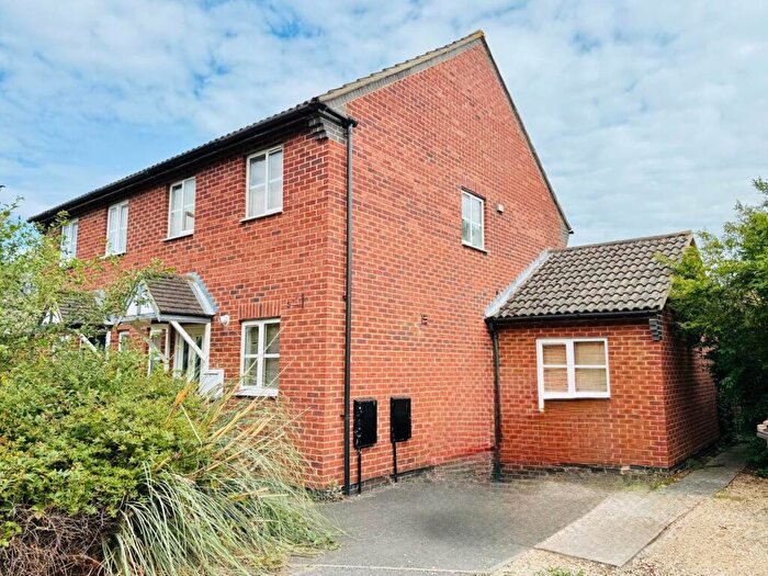 2 Bedroom Semi-Detached House To Rent In Dearne Place, Didcot, OX11
