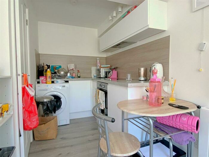 Studio To Rent In Buckingham Place - Modern Studio, BN1