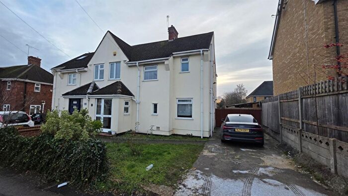 3 Bedroom Property To Rent In Rayleigh Road, Woodford Green, IG8