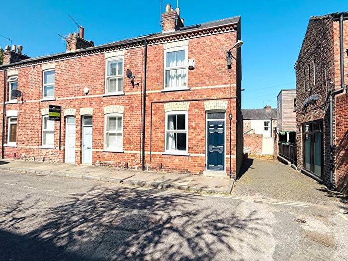 2 Bedroom End Terrace House For Sale In Prospect Terrace, York, YO1