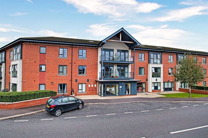 2 Bedroom Flat For Sale In The Windings, Cable Drive, Helsby, Frodsham, WA6