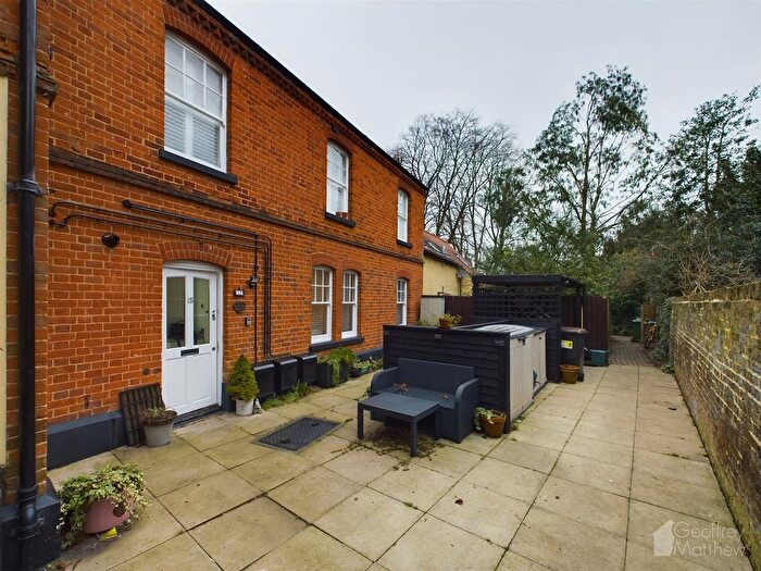 1 Bedroom Flat For Sale In Mulberry Green, Harlow, CM17