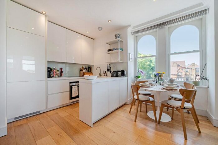 2 Bedroom Duplex For Sale In Fairfield South, Kingston Upon Thames, KT1
