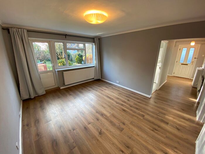 2 Bedroom Maisonette To Rent In Cromwell Close, East Finchley, N2