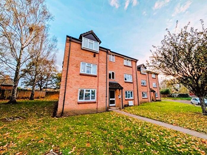 2 Bedroom Flat To Rent In St Peters Close, Cheltenham, GL51