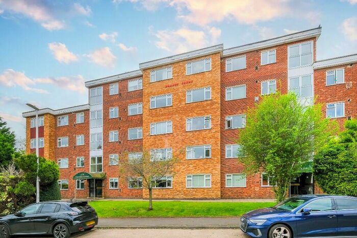 1 Bedroom Flat To Rent In Durham Avenue, Woodford Green, Essex, IG8