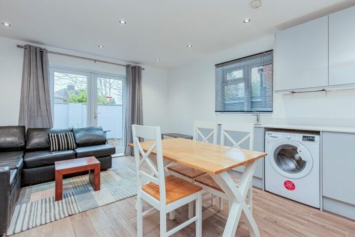 5 Bedroom Flat To Rent In Old Road, Headington, Oxford OX3