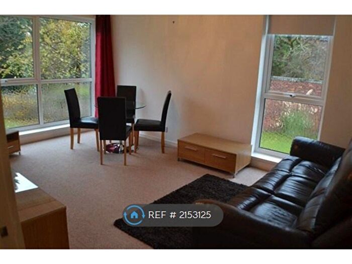 2 Bedroom Flat To Rent In Meadow Court, Manchester, M21