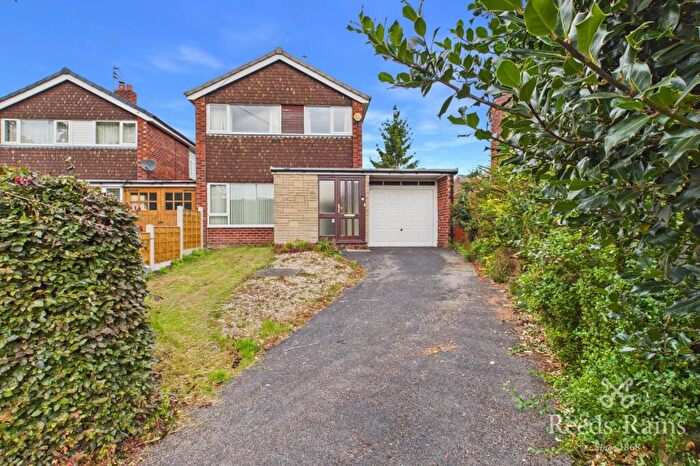 3 Bedroom Link Detached House To Rent In Rugby Drive, Macclesfield, Cheshire, SK10