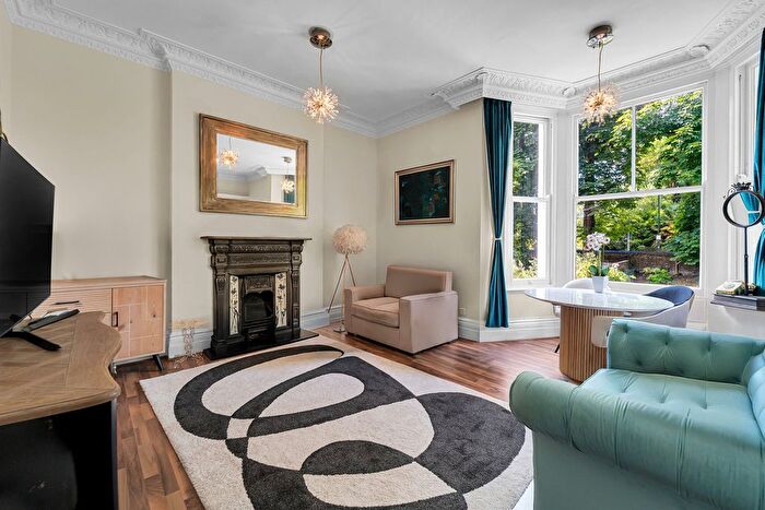 1 Bedroom Flat For Sale In The Barons, Twickenham, TW1