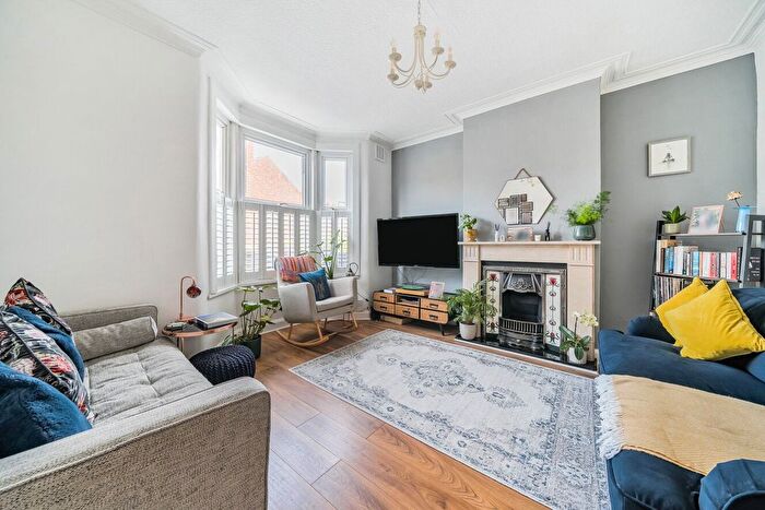 2 Bedroom Maisonette For Sale In Shorndean Street, Catford, London, SE6