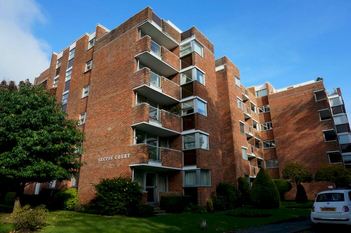 2 Bedroom Flat To Rent In Talbot Close, Southampton, SO16