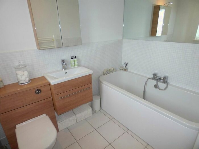 3 Bedroom Detached House To Rent In Meadway, Market Deeping, Peterborough, PE6