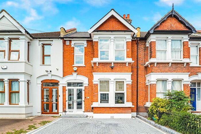 3 Bedroom Property For Sale In Auckland Road, Ilford, IG1
