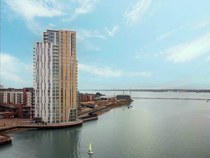 2 Bedroom Apartment To Rent In Vantage Tower, Centenary Plaza, SO19