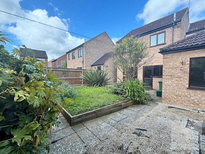 4 Bedroom Detached House To Rent In Highview Close, Norwich, NR13