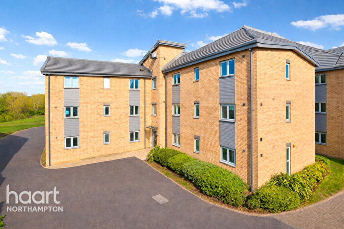 2 Bedroom Apartment For Sale In Old Towcester Road, Northampton, NN4