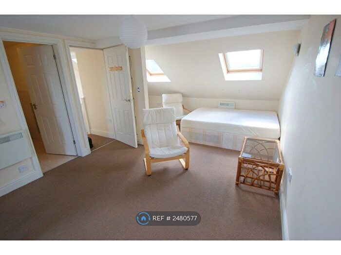 Studio To Rent In Western Avenue, London, W3