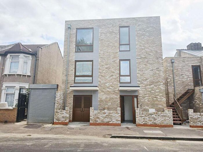 2 Bedroom Apartment To Rent In High Street North, Manor Park, Newham, London, E12