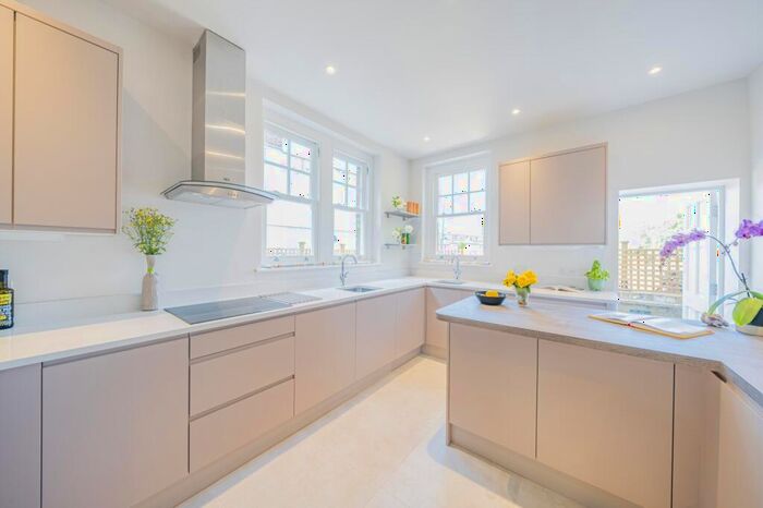 1 Bedroom Flat To Rent In Rye Lane London, SE15