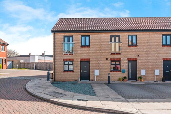 2 Bedroom End Of Terrace House For Sale In Williams Close, Ancaster, Grantham, NG32