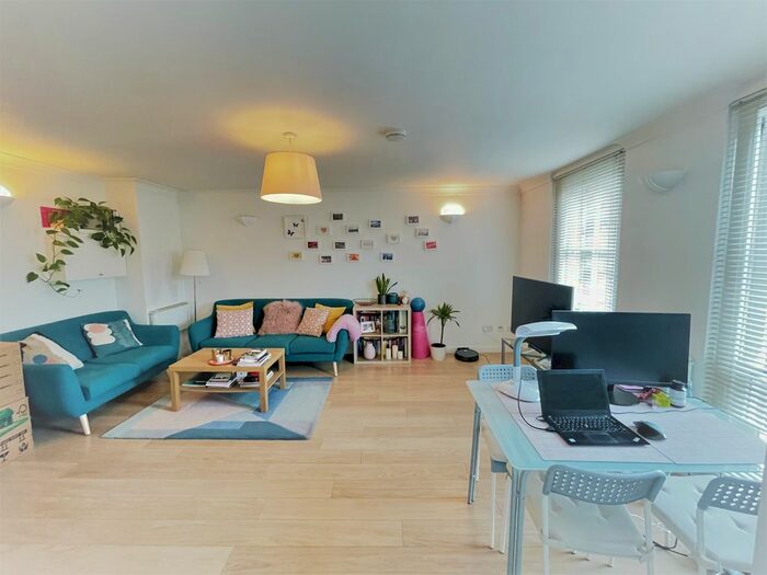 2 Bedroom Flat To Rent In Brixton Road, London, SW9