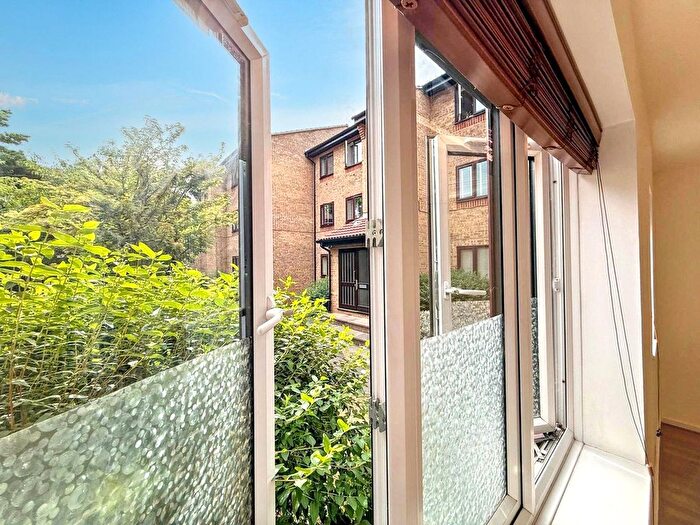 Studio To Rent In Gresham Way, London, SW19