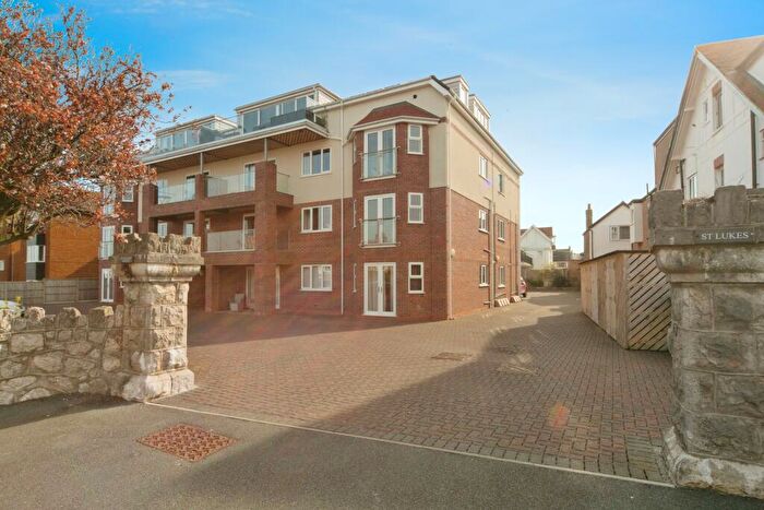 2 Bedroom Flat For Sale In College Avenue, Rhos On Sea, Colwyn Bay, Conwy, LL28