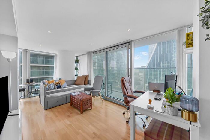 1 Bedroom Flat For Sale In Landmark East, Marsh Wall London, E14