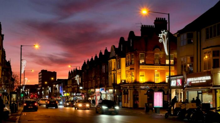 Flat To Rent In Ballards Lane, N12