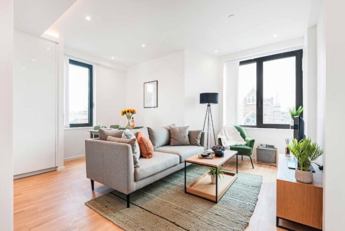 2 Bedroom Flat To Rent In Gravity Royal Heights, Queens Road, Reading, Berkshire, RG1