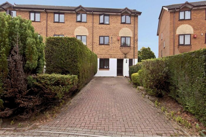 6 Bedroom Town House To Rent In Bedroom End Terrace Town House In Talbot Village, BH12