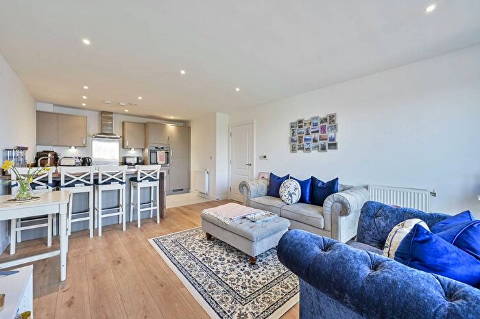 2 Bedroom Flat For Sale In Kingston Road, Wimbledon, London, SW20