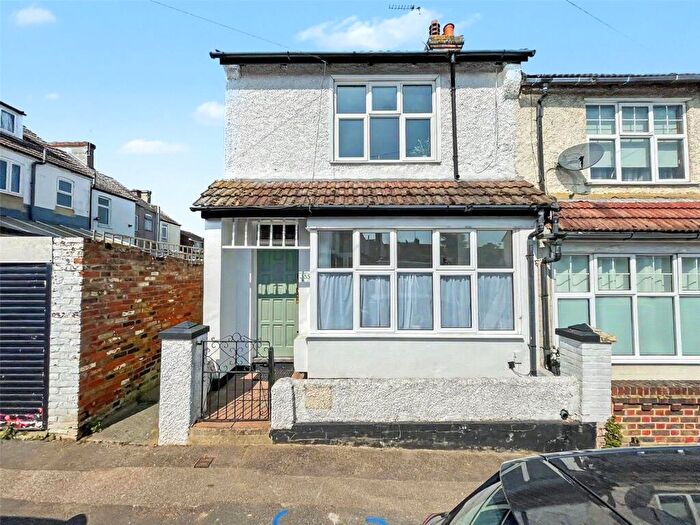 2 Bedroom End Of Terrace House For Sale In Albany Road, Gillingham, Kent, ME7