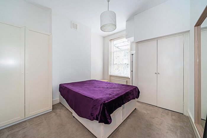 2 Bedroom Flat For Sale In Croxley Road, London, W9