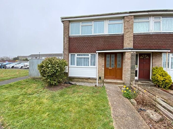 3 Bedroom Semi-detached House To Rent In The Green, Cowes, PO31